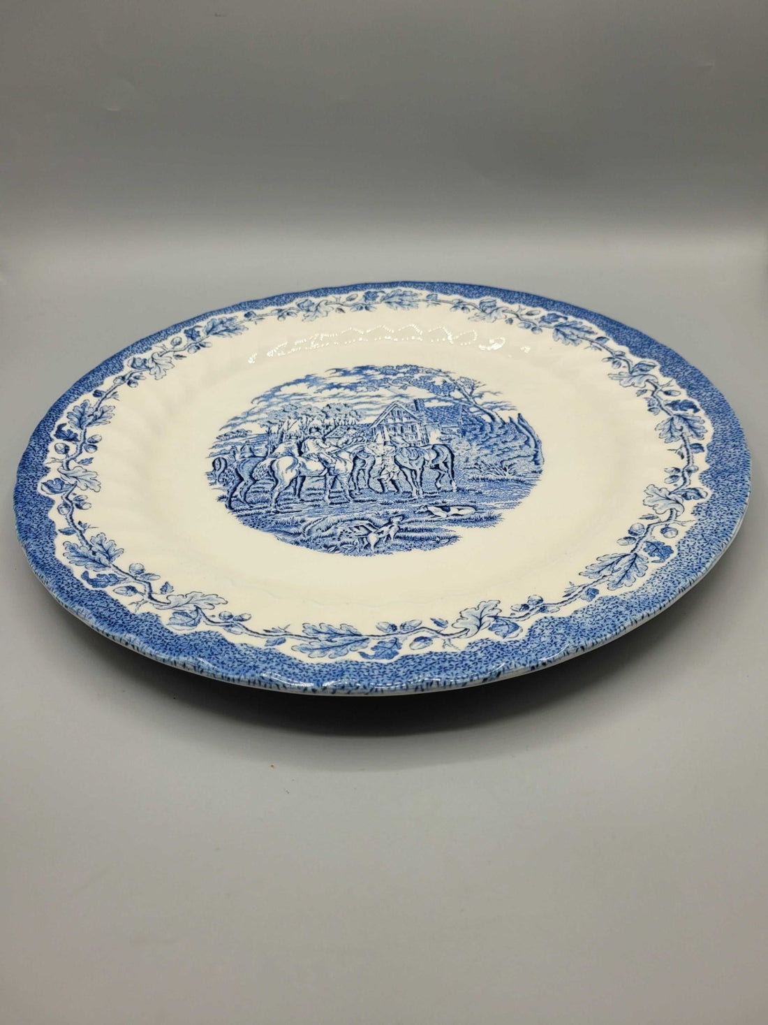 Fuente Royal Wessex inglesa con fondo azul | Vintage - Cositas Antiguas – La Guadaña, Anticuarios Online en Jerez , vender antigüedades, muebles antiguos