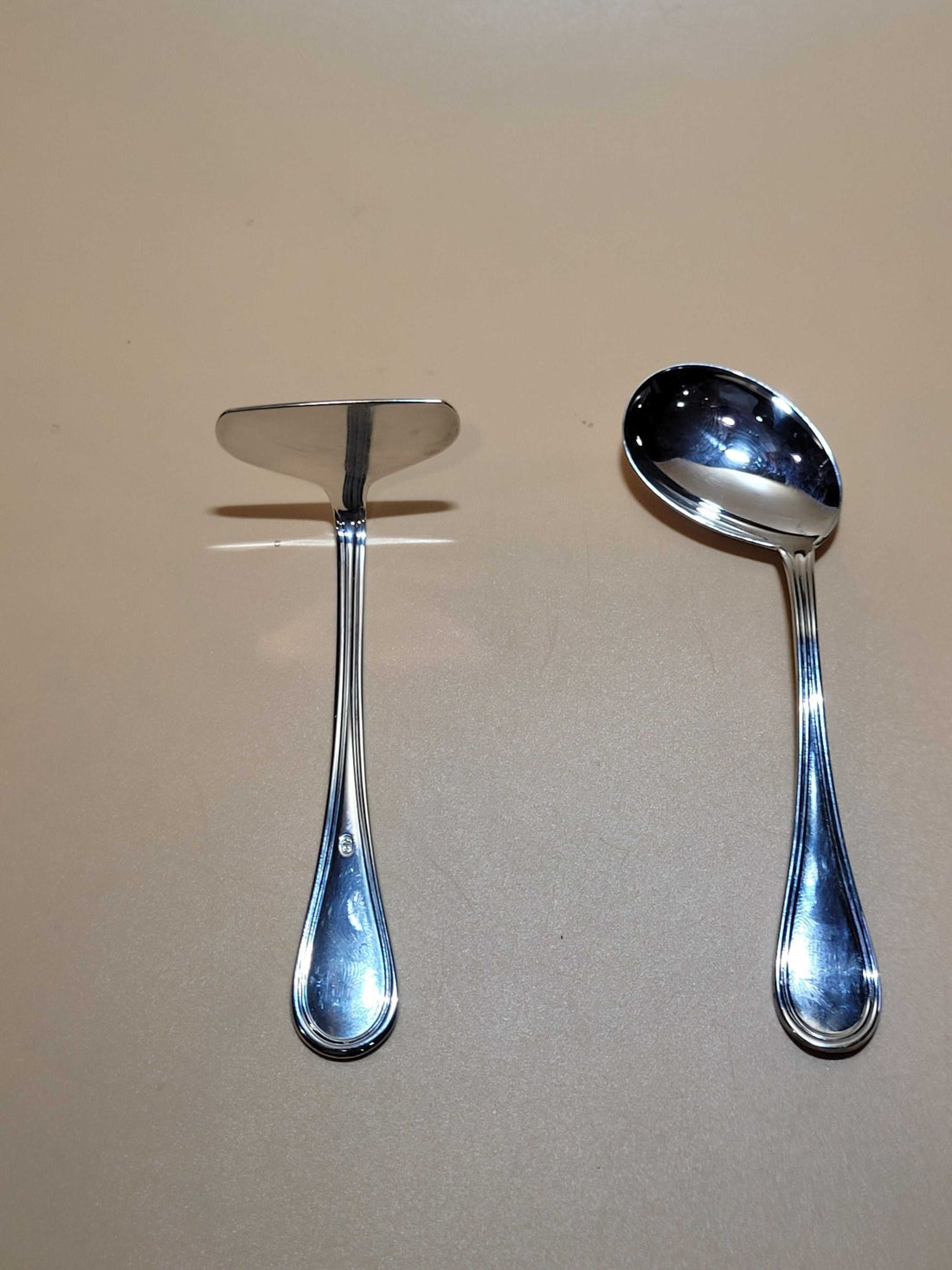 Cucharas para niños en metal plateado | Decoradas - Cositas Antiguas – La Guadaña, Anticuarios Online en Jerez , vender antigüedades, muebles antiguos