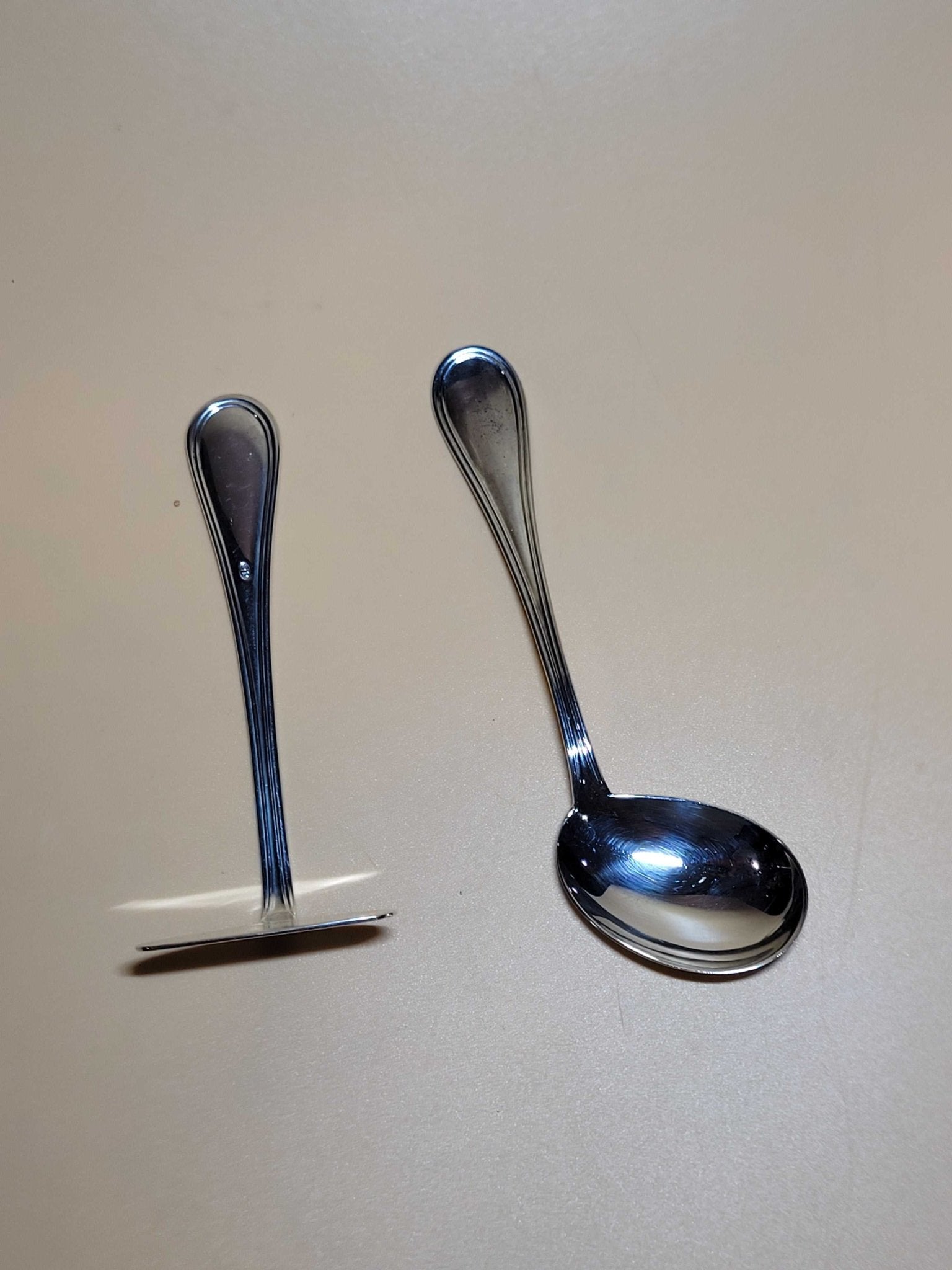 Cucharas para niños en metal plateado | Decoradas - Cositas Antiguas – La Guadaña, Anticuarios Online en Jerez , vender antigüedades, muebles antiguos