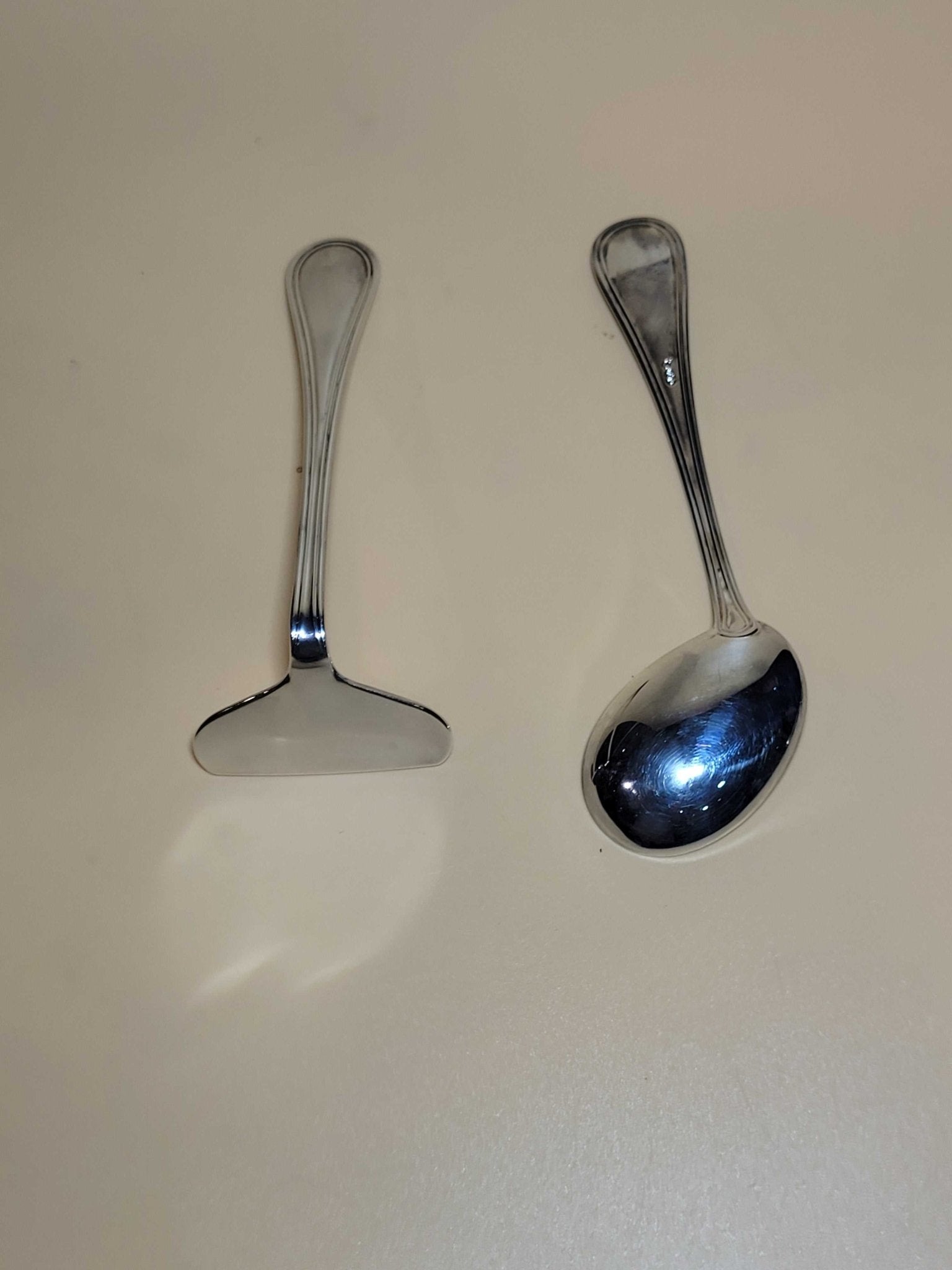 Cucharas para niños en metal plateado | Decoradas - Cositas Antiguas – La Guadaña, Anticuarios Online en Jerez , vender antigüedades, muebles antiguos