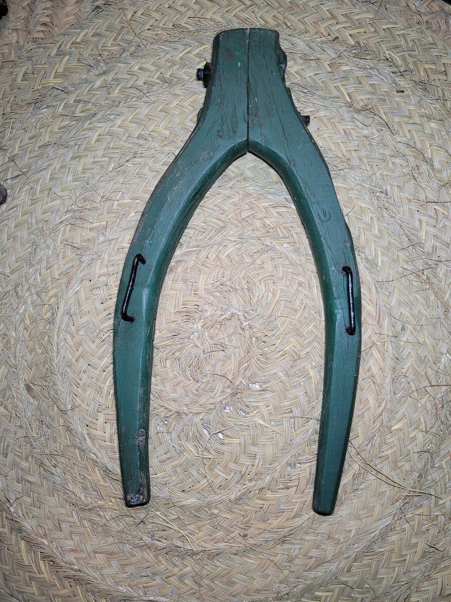 Horcate aéreo de madera de encina para caballerías - Cositas Antiguas – La Guadaña, Anticuarios Online en Jerez , vender antigüedades, muebles antiguos