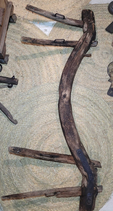 Yugo Arreo de Madera de Encina para Unir Mulas y Amarrar Tiros - Cositas Antiguas – La Guadaña, Anticuarios Online en Jerez , vender antigüedades, muebles antiguos