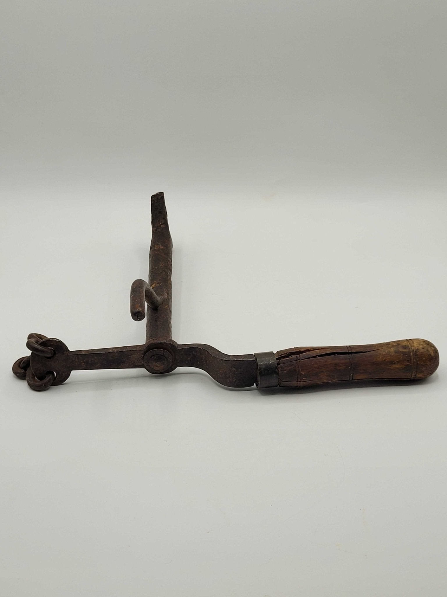 Maneta antigua de cancela, perfecta para apertura remota - Cositas Antiguas – La Guadaña, Anticuarios Online en Jerez , vender antigüedades, muebles antiguos