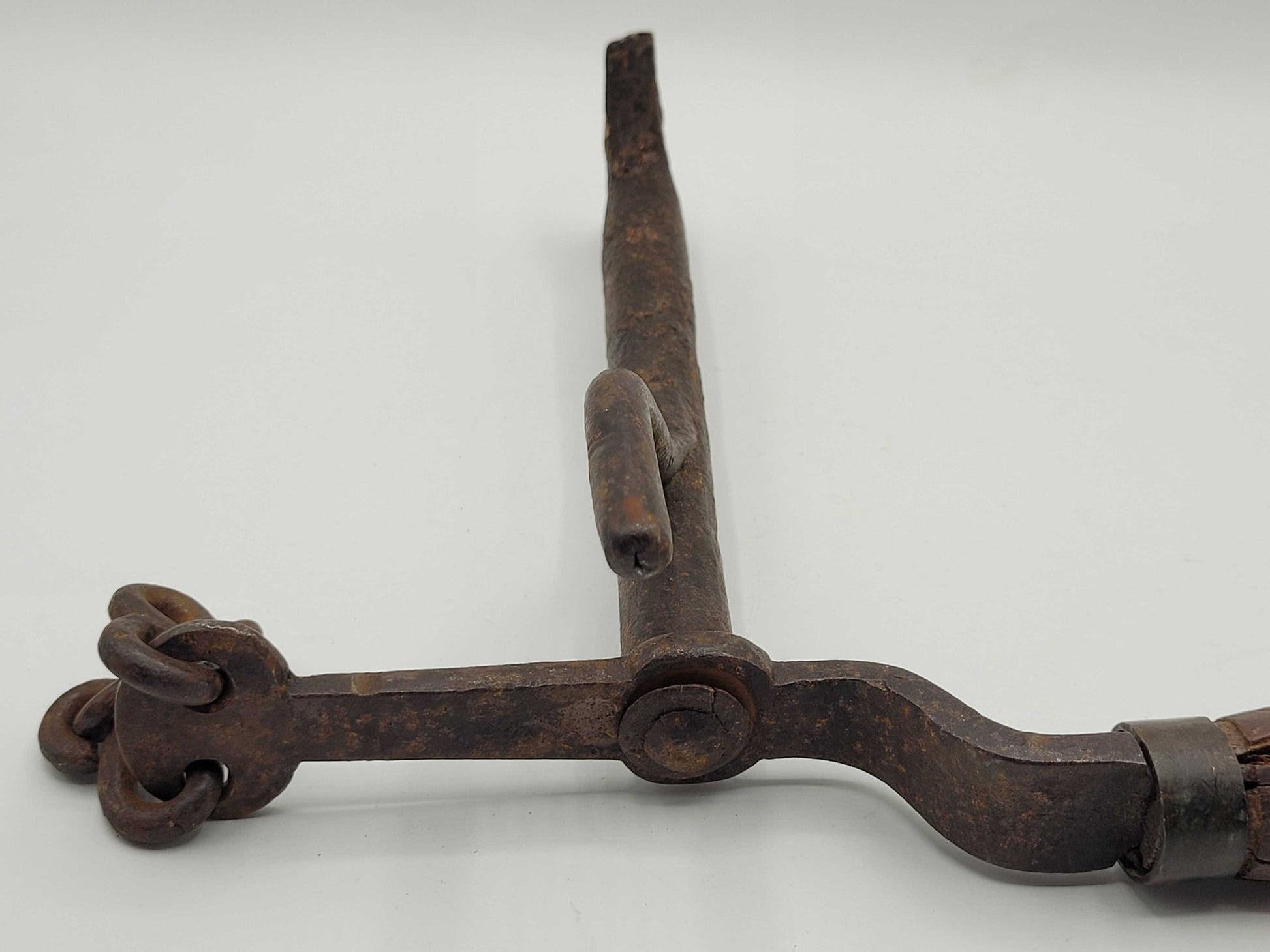 Maneta antigua de cancela, perfecta para apertura remota - Cositas Antiguas – La Guadaña, Anticuarios Online en Jerez , vender antigüedades, muebles antiguos