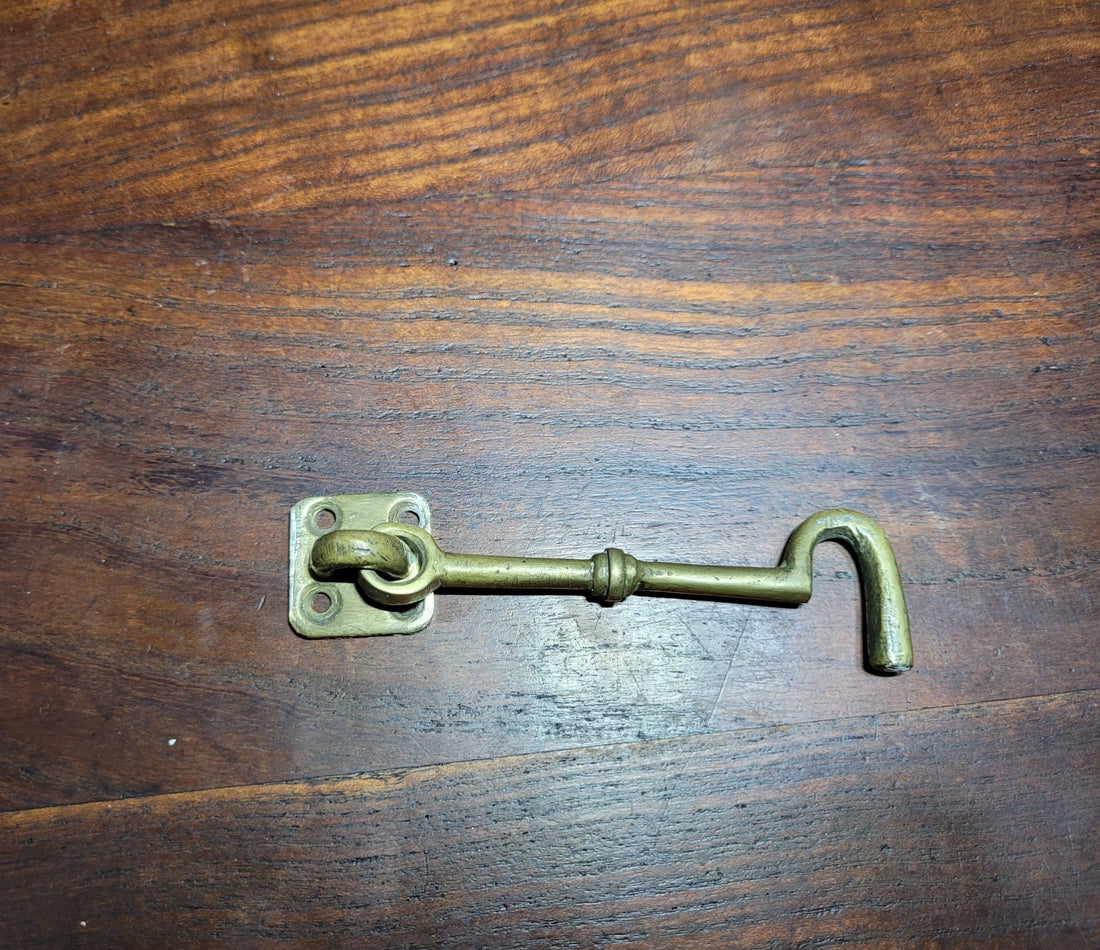 Aldabilla de metal vintage - Seguridad - Cositas Antiguas – La Guadaña, Anticuarios Online en Jerez , vender antigüedades, muebles antiguos