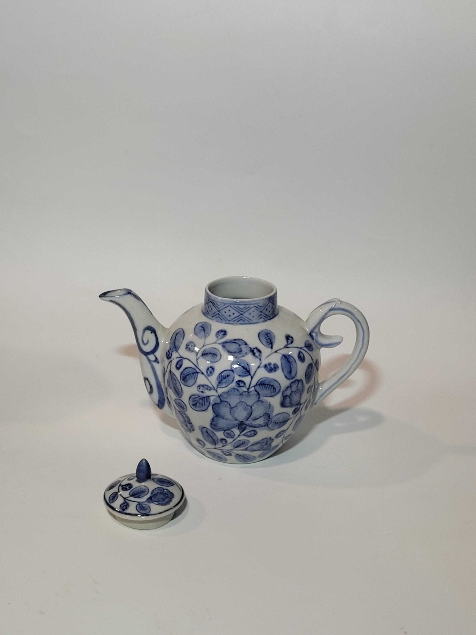 Teteras de Porcelana China Azul y Blanco de Estilo Boutique - Cositas Antiguas – La Guadaña, Anticuarios Online en Jerez , vender antigüedades, muebles antiguos