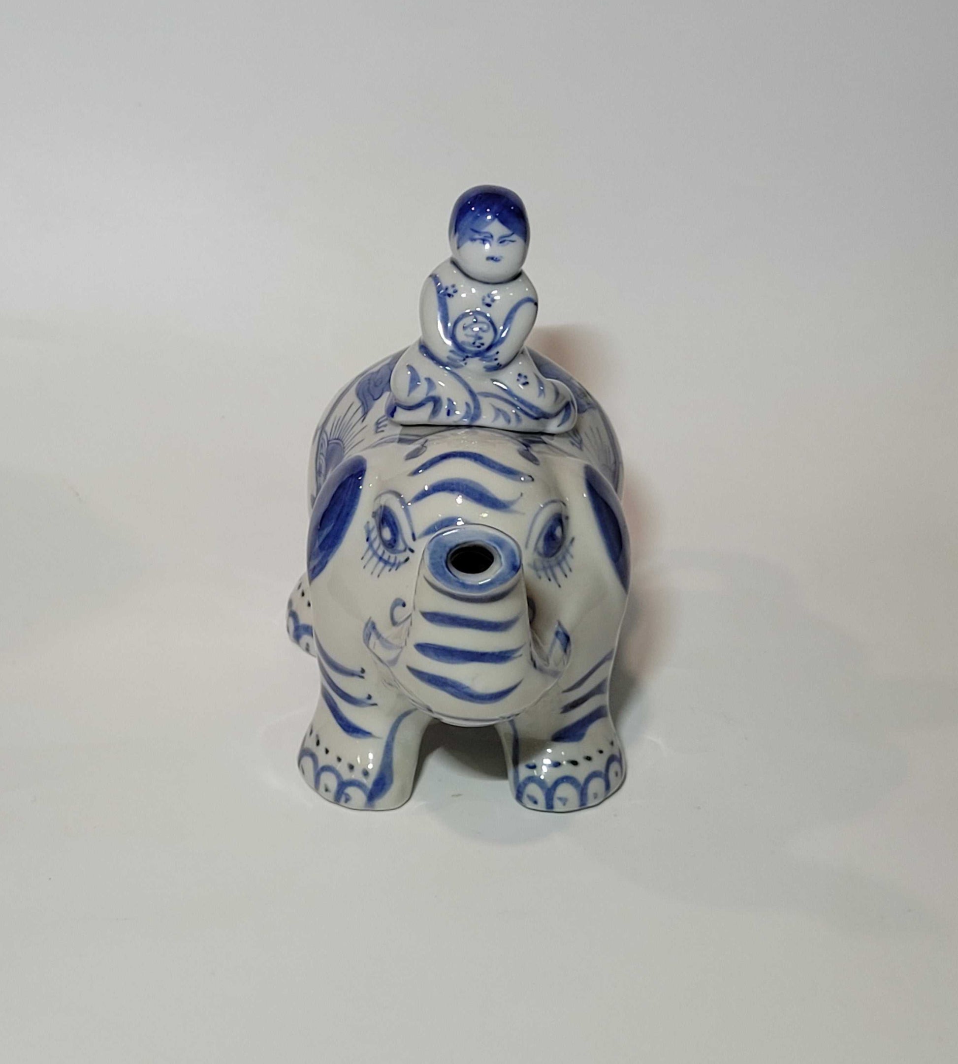 Tetera Capodimonte de Porcelana, Forma de Elefante, Exclusiva - Cositas Antiguas – La Guadaña, Anticuarios Online en Jerez , vender antigüedades, muebles antiguos