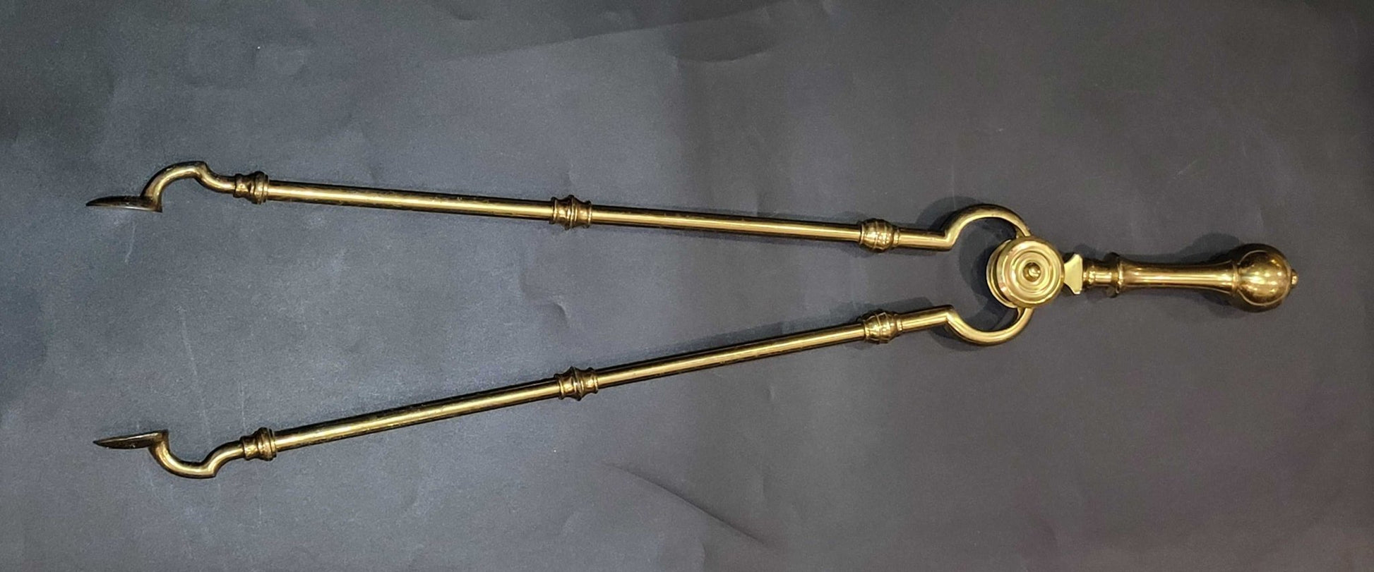 Pinza de chimenea bronce años 70 | Calidad y estilo retro. - Cositas Antiguas – La Guadaña, Anticuarios Online en Jerez , vender antigüedades, muebles antiguos