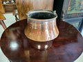 caldero de cobre con asa | Ideal para decoración floral - Cositas Antiguas – La Guadaña, Anticuarios Online en Jerez , vender antigüedades, muebles antiguos