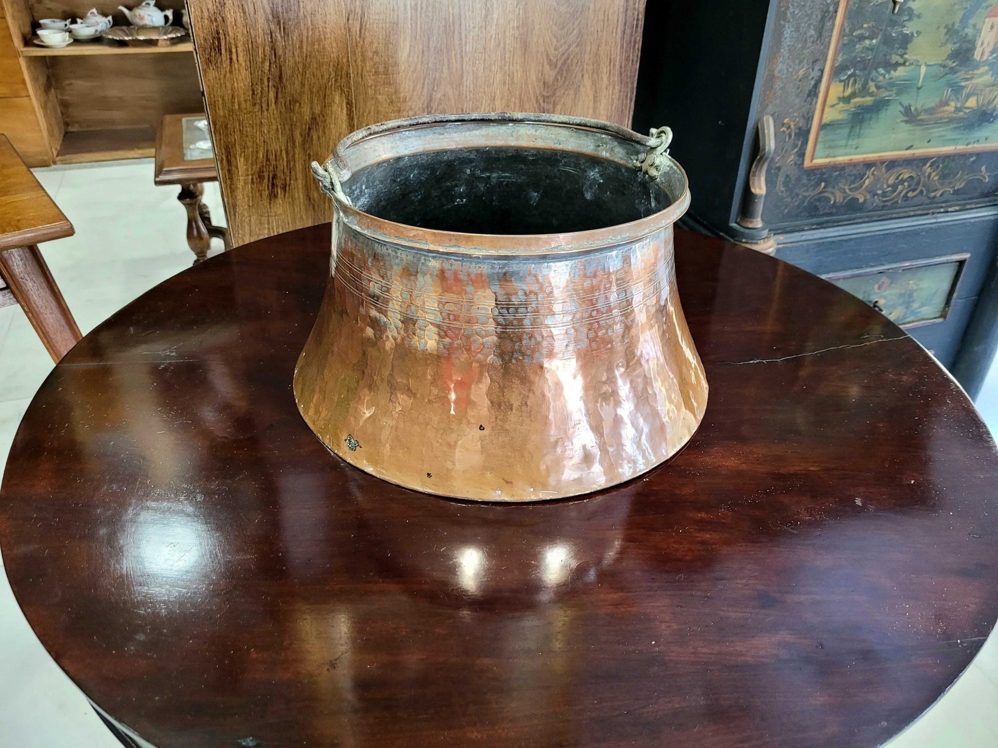 caldero de cobre con asa | Ideal para decoración floral - Cositas Antiguas – La Guadaña, Anticuarios Online en Jerez , vender antigüedades, muebles antiguos
