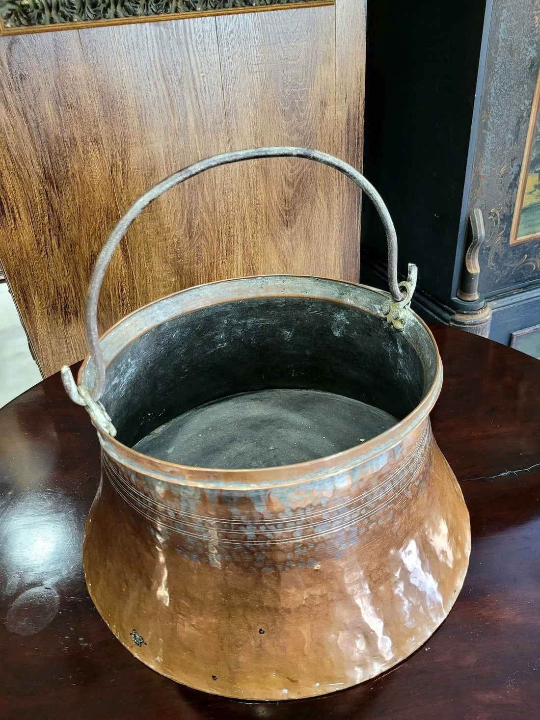 caldero de cobre con asa | Ideal para decoración floral - Cositas Antiguas – La Guadaña, Anticuarios Online en Jerez , vender antigüedades, muebles antiguos