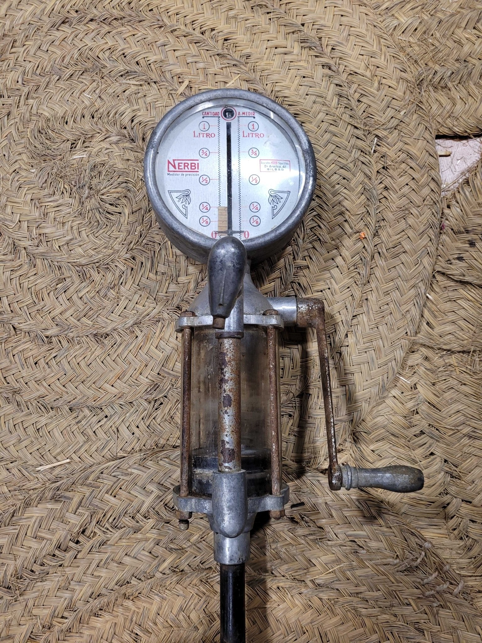 Dispensador de aceite antiguo de ultramarinos años 40-50 - Cositas Antiguas – La Guadaña, Anticuarios Online en Jerez , vender antigüedades, muebles antiguos