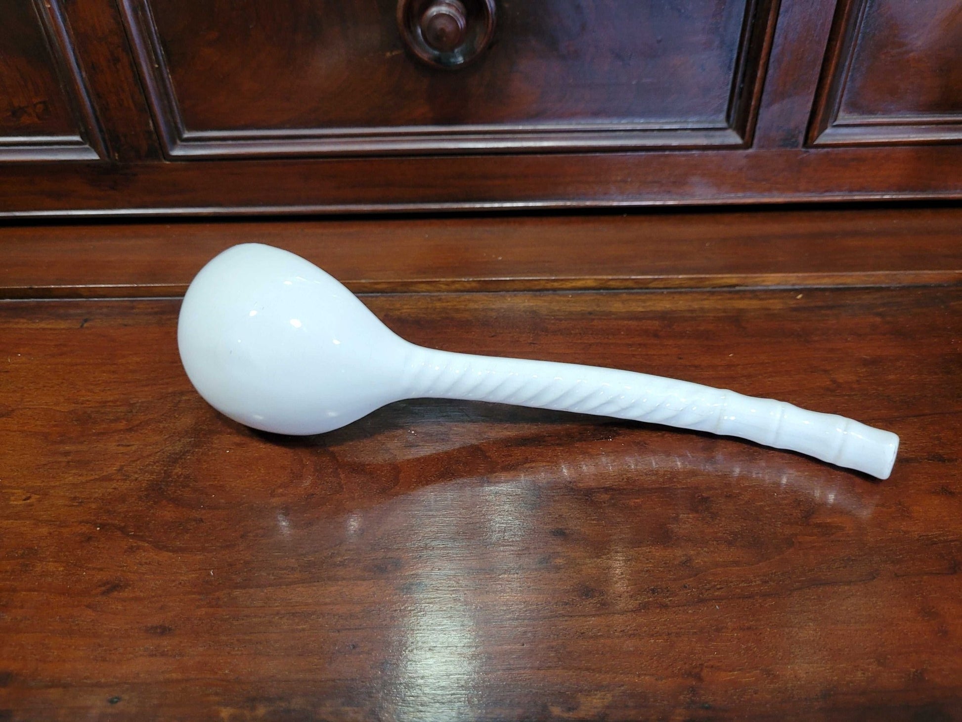 Cucharón de servir porcelana blanca | Calidad garantizada - Cositas Antiguas – La Guadaña, Anticuarios Online en Jerez , vender antigüedades, muebles antiguos