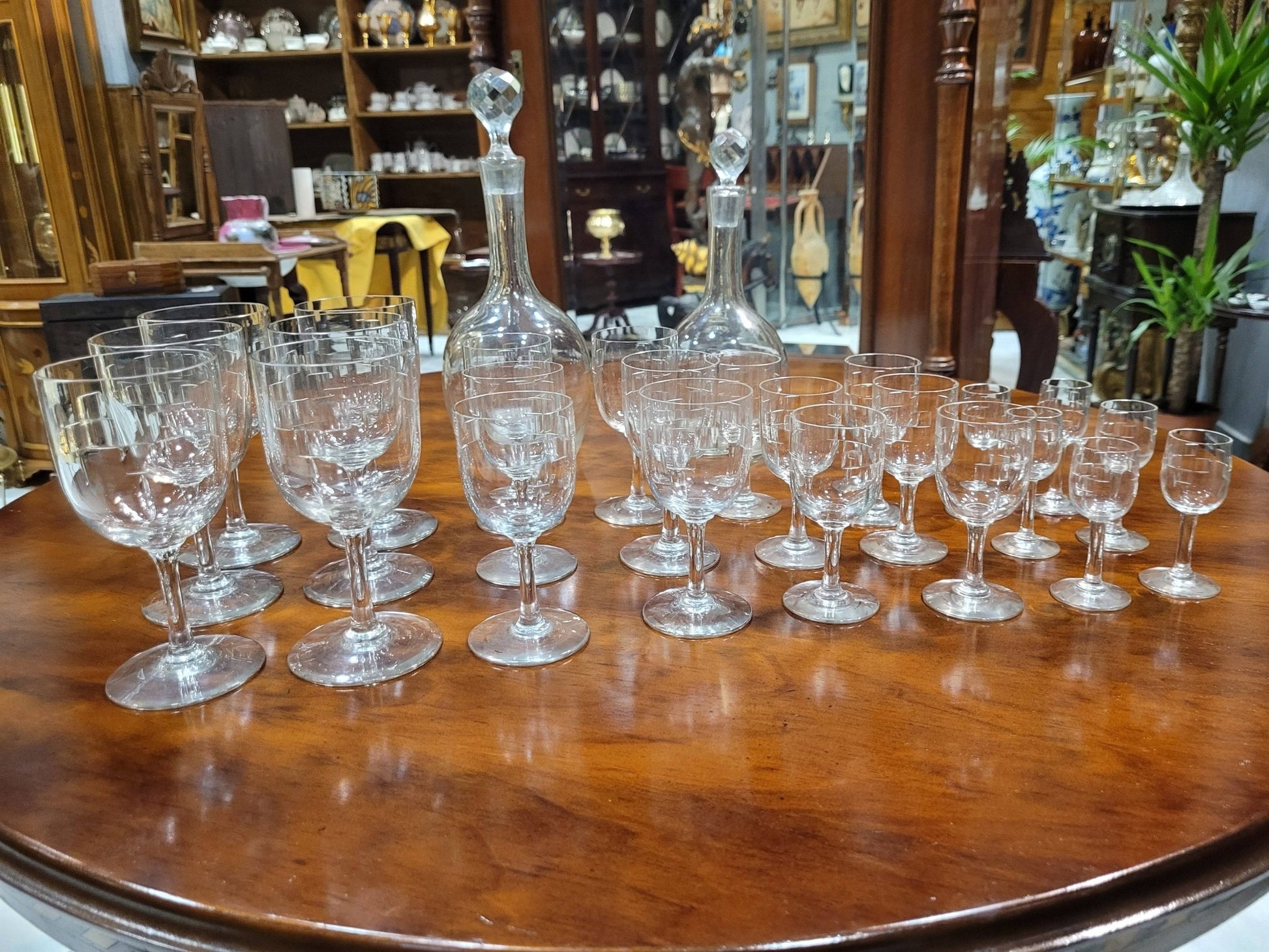 Cristalería Antigua - Cristalería de Diseño | 6 Servicios - Cositas Antiguas – La Guadaña, Anticuarios Online en Jerez , vender antigüedades, muebles antiguos