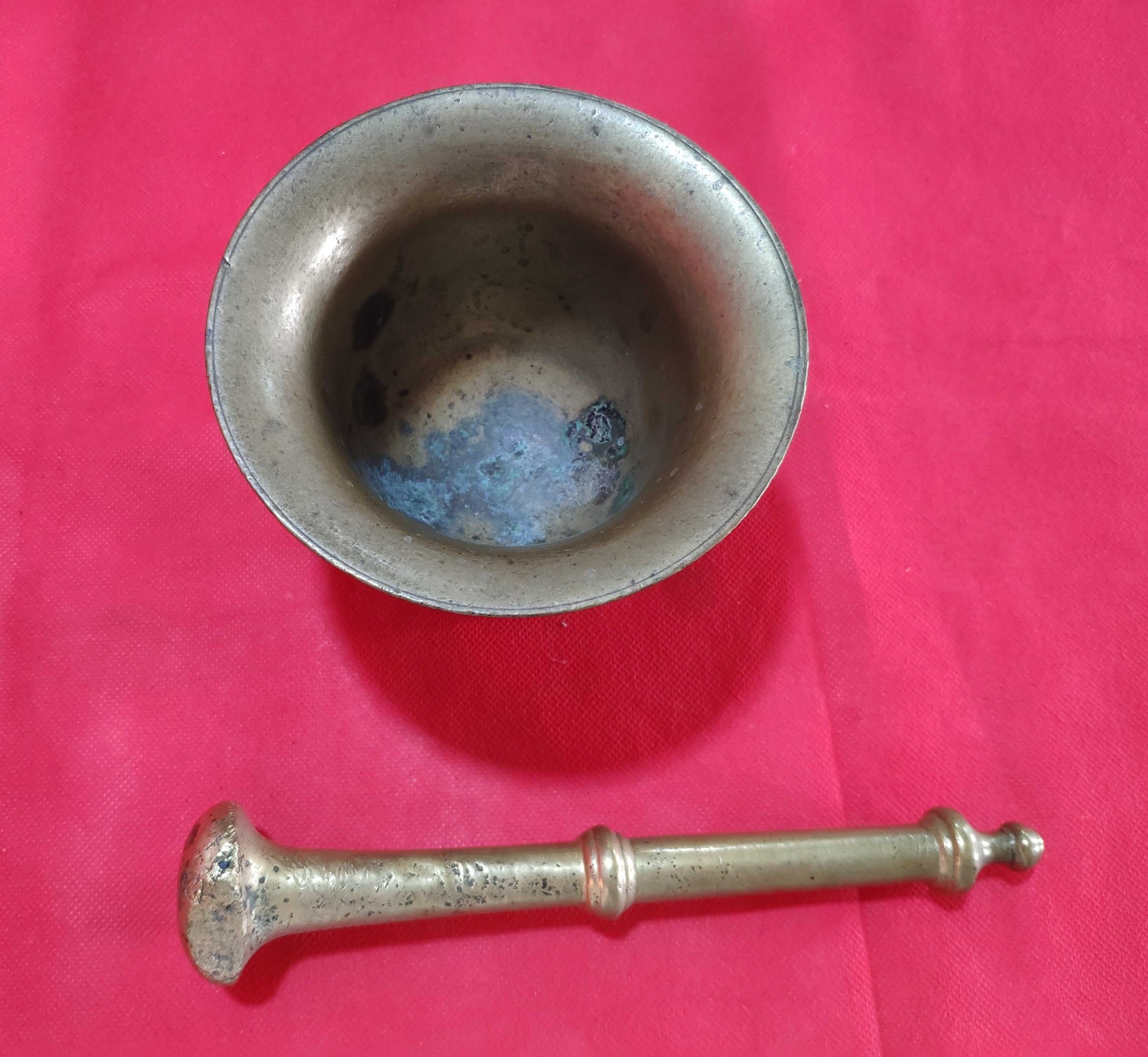 Mortero de bronce – Elegancia clásica - Cositas Antiguas – La Guadaña, Anticuarios Online en Jerez , vender antigüedades