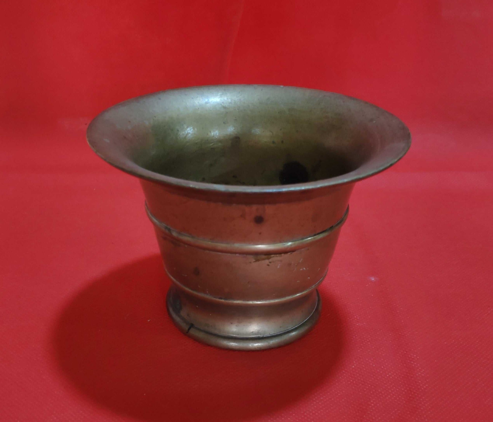 Mortero de bronce – Elegancia clásica - Cositas Antiguas – La Guadaña, Anticuarios Online en Jerez , vender antigüedades
