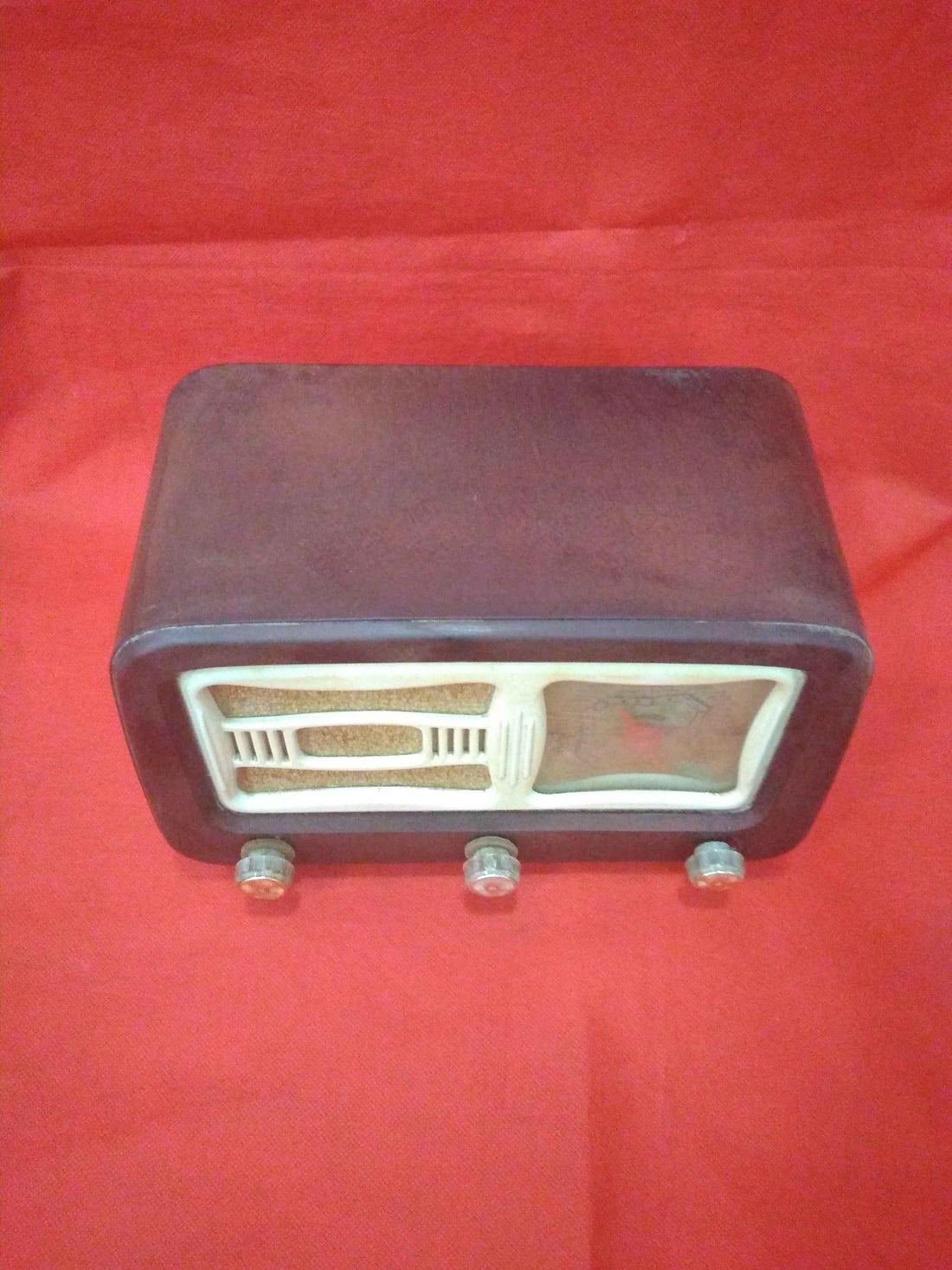 Radio Vintage en Caja de Madera Funcional – ¡Sonido Clásico! - Cositas Antiguas – La Guadaña, Anticuarios Online en Jerez , vender antigüedades, muebles antiguos