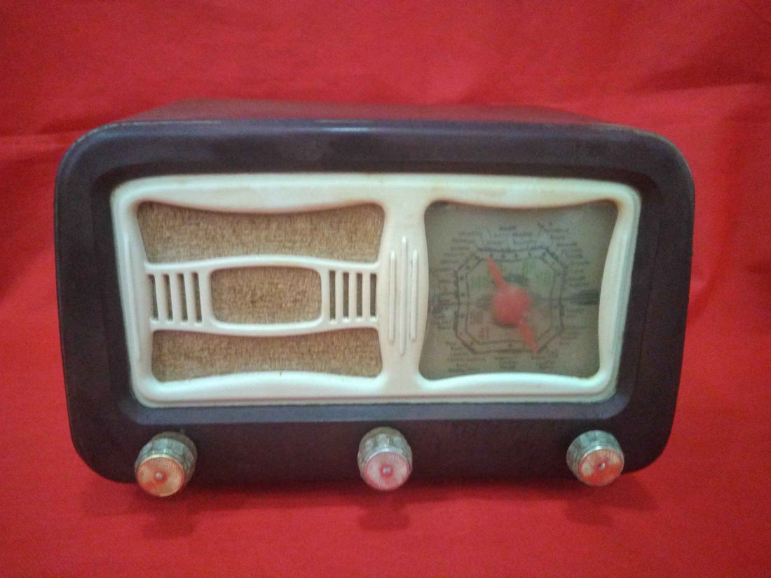 Radio Vintage en Caja de Madera Funcional – ¡Sonido Clásico! - Cositas Antiguas – La Guadaña, Anticuarios Online en Jerez , vender antigüedades, muebles antiguos