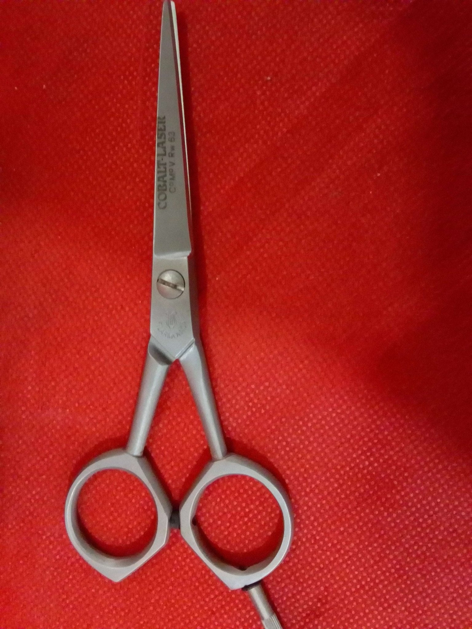 Tijera de Barbero Filarmónica de Cobalto – Alta Calidad en Funda Original - Cositas Antiguas – La Guadaña, Anticuarios Online en Jerez , vender antigüedades, muebles antiguos