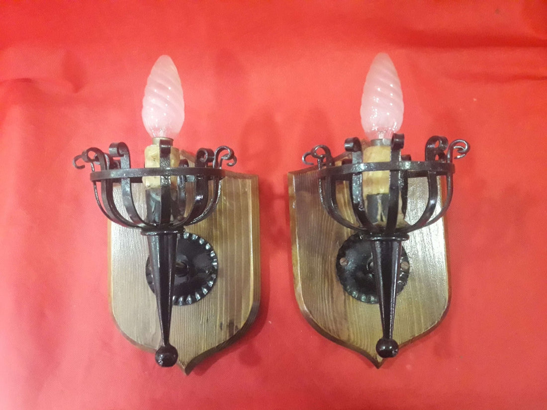 Pareja de apliques antiguos electrificados de gran calidad - Cositas Antiguas – La Guadaña, Anticuarios Online en Jerez , vender antigüedades, muebles antiguos
