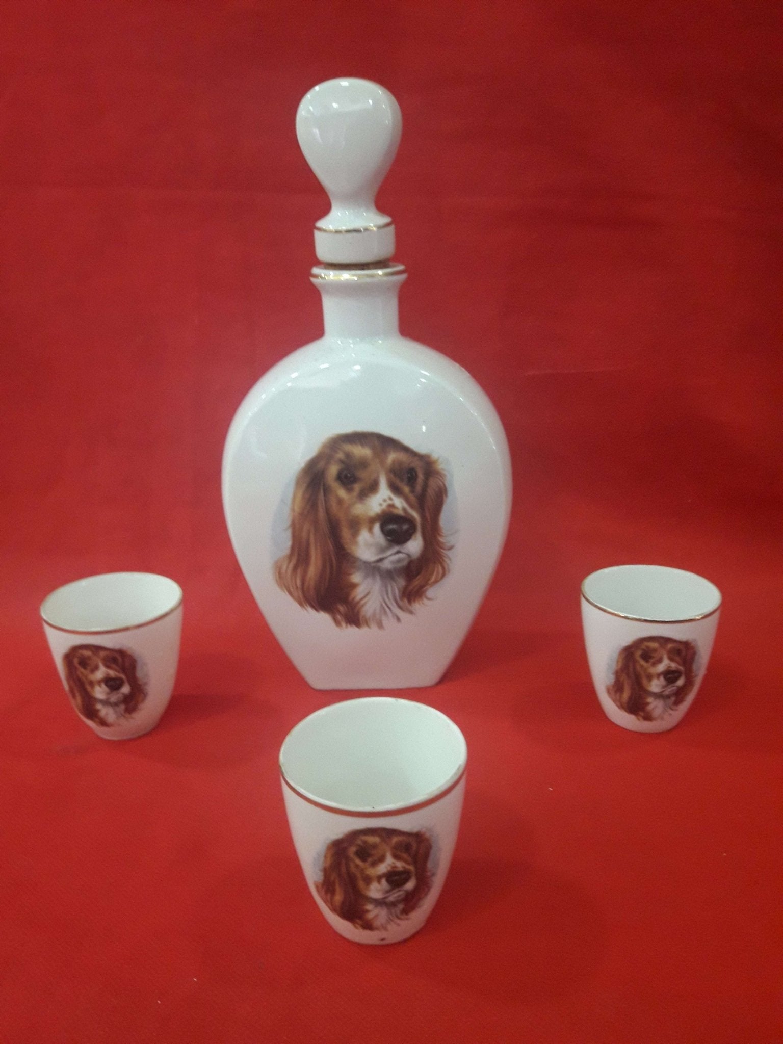 Botella de licor de porcelana con 3 vasitos | Excelente calidad - Cositas Antiguas – La Guadaña, Anticuarios Online en Jerez , vender antigüedades, muebles antiguos