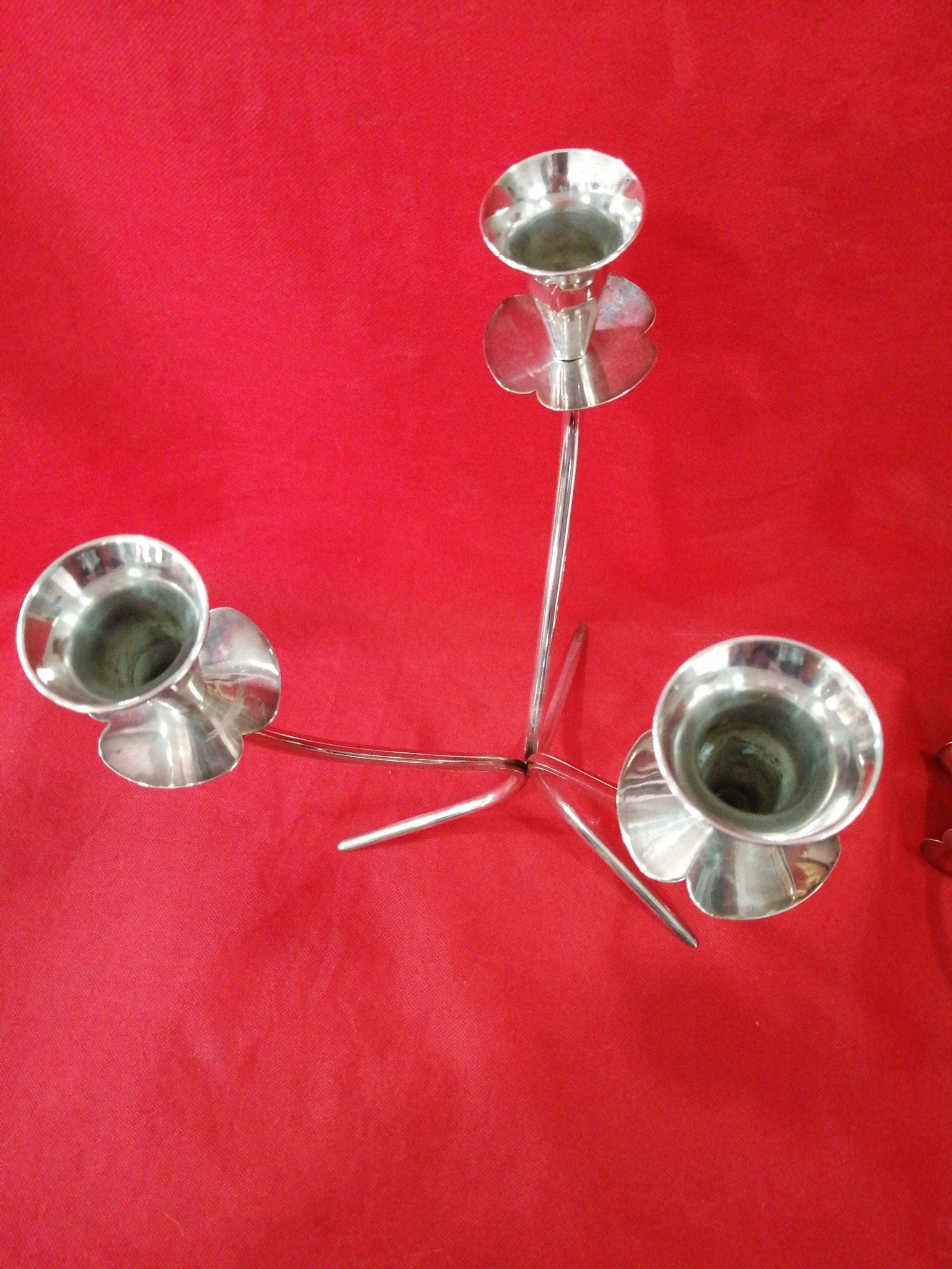 Pareja de candelabros – Elegancia y calidad excepcional - Cositas Antiguas – La Guadaña, Anticuarios Online en Jerez , vender antigüedades, muebles antiguos
