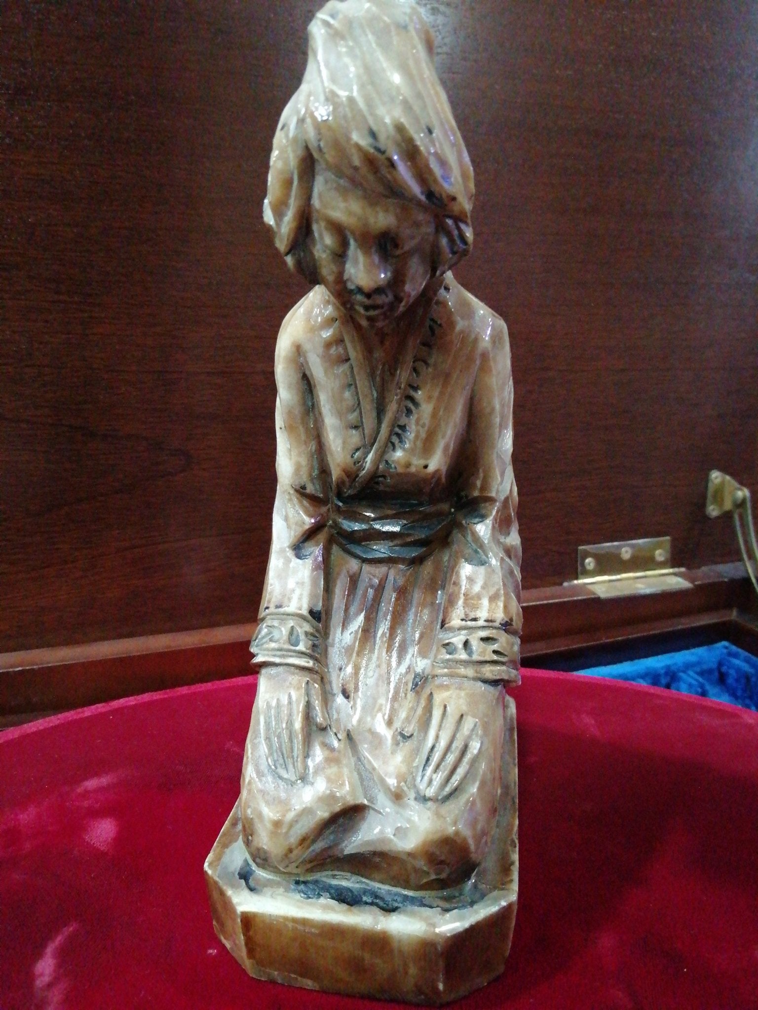 La Elegancia Oriental: Geisha en Mármol Crema – Cositas Antiguas - Cositas Antiguas – La Guadaña, Anticuarios Online en Jerez , vender antigüedades, muebles antiguos