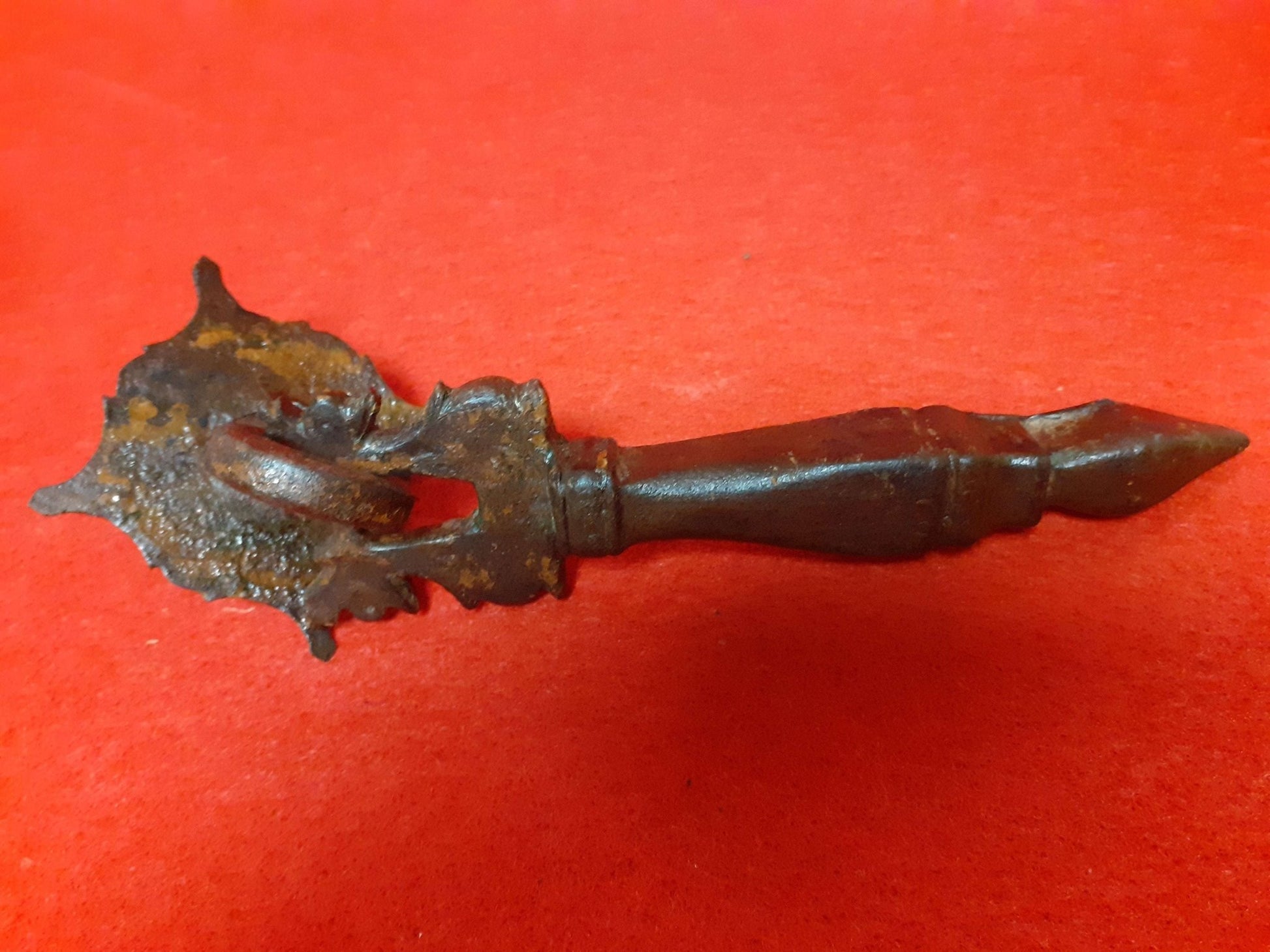 Aldaba Llamador de Puerta S. XVIII: Elegancia y Tradición - Cositas Antiguas – La Guadaña, Anticuarios Online en Jerez , vender antigüedades, muebles antiguos