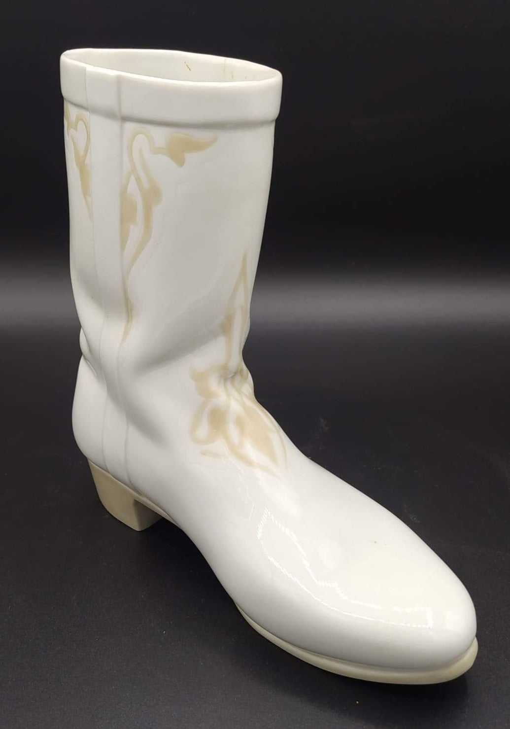 Figura Lladró Bota Campera en Porcelana de Colección - Cositas Antiguas – La Guadaña, Anticuarios Online en Jerez , vender antigüedades, muebles antiguos
