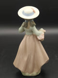 Figura de Porcelana Niña con Cesta de Flores | Nao Lladó - Cositas Antiguas – La Guadaña, Anticuarios Online en Jerez , vender antigüedades, muebles antiguos