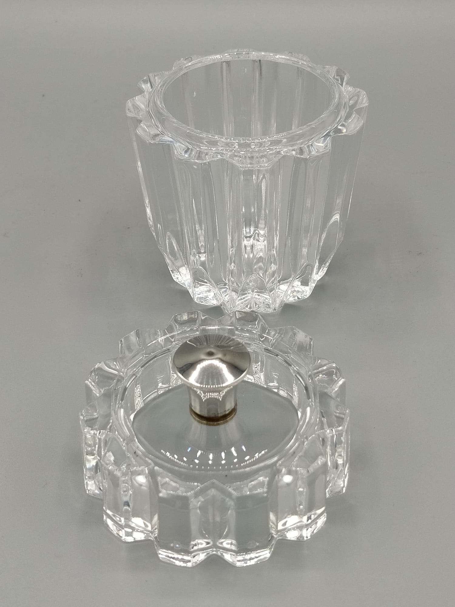 Tarro de tocador de cristal y alpaca: lujo y elegancia vintage - Cositas Antiguas – La Guadaña, Anticuarios Online en Jerez , vender antigüedades, muebles antiguos