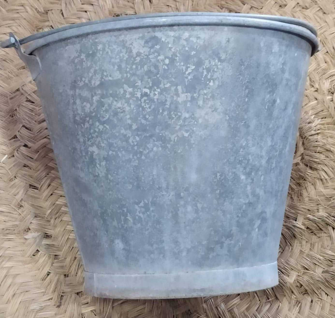 Cubo de zinc antiguo de calidad superior, perfecto para decorar - Cositas Antiguas – La Guadaña, Anticuarios Online en Jerez , vender antigüedades, muebles antiguos