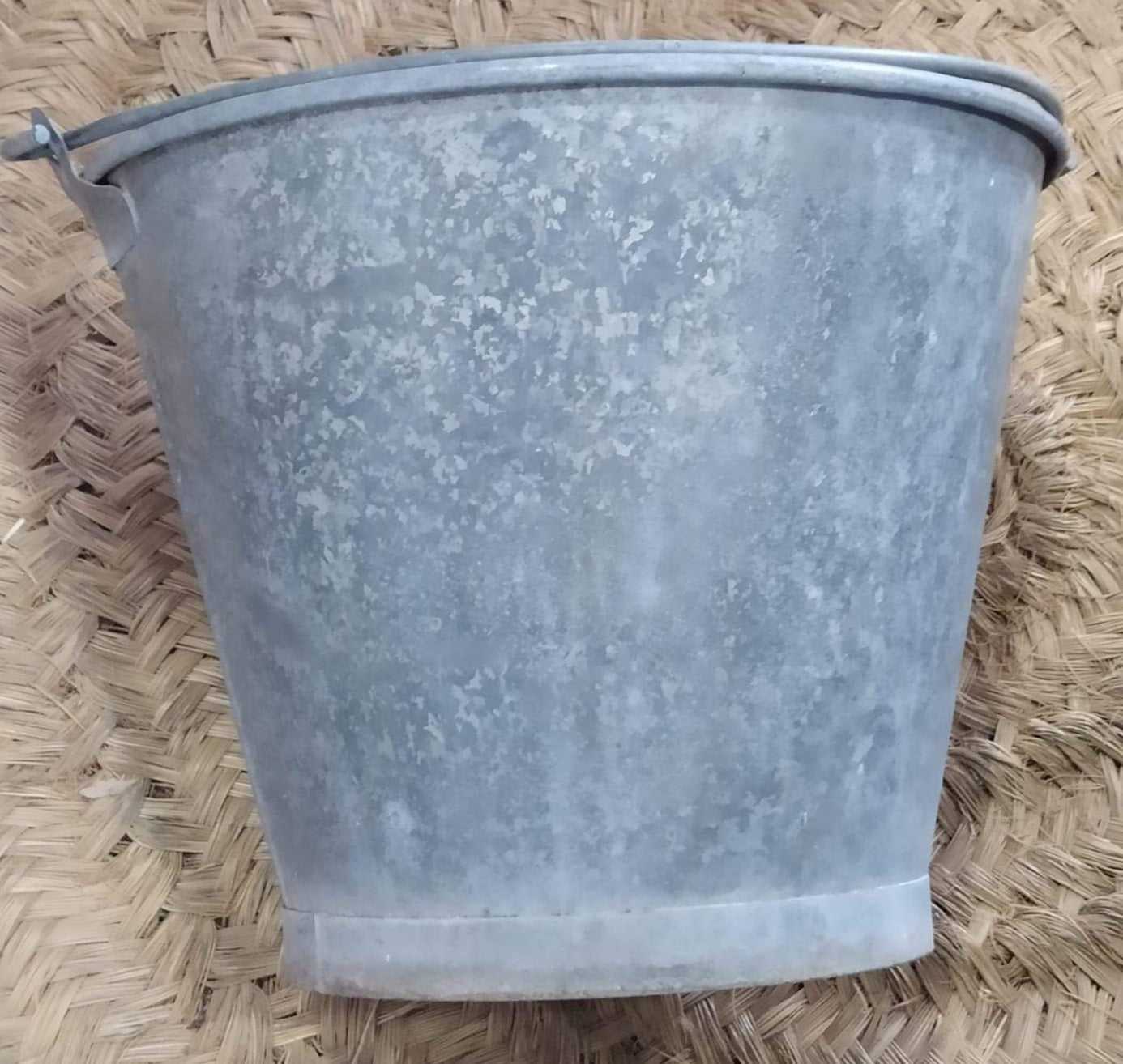 Cubo de zinc antiguo de calidad superior, perfecto para decorar - Cositas Antiguas – La Guadaña, Anticuarios Online en Jerez , vender antigüedades, muebles antiguos