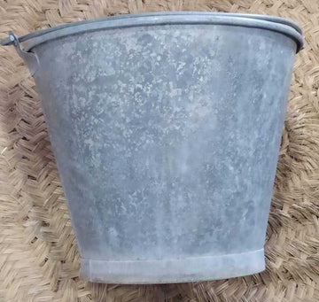 Cubo de zinc antiguo de calidad superior, perfecto para decorar - Cositas Antiguas – La Guadaña, Anticuarios Online en Jerez , vender antigüedades, muebles antiguos