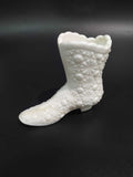 Bota de opalina blanca con relieves florales | Pieza única de alta calidad - Cositas Antiguas – La Guadaña, Anticuarios Online en Jerez , vender antigüedades, muebles antiguos