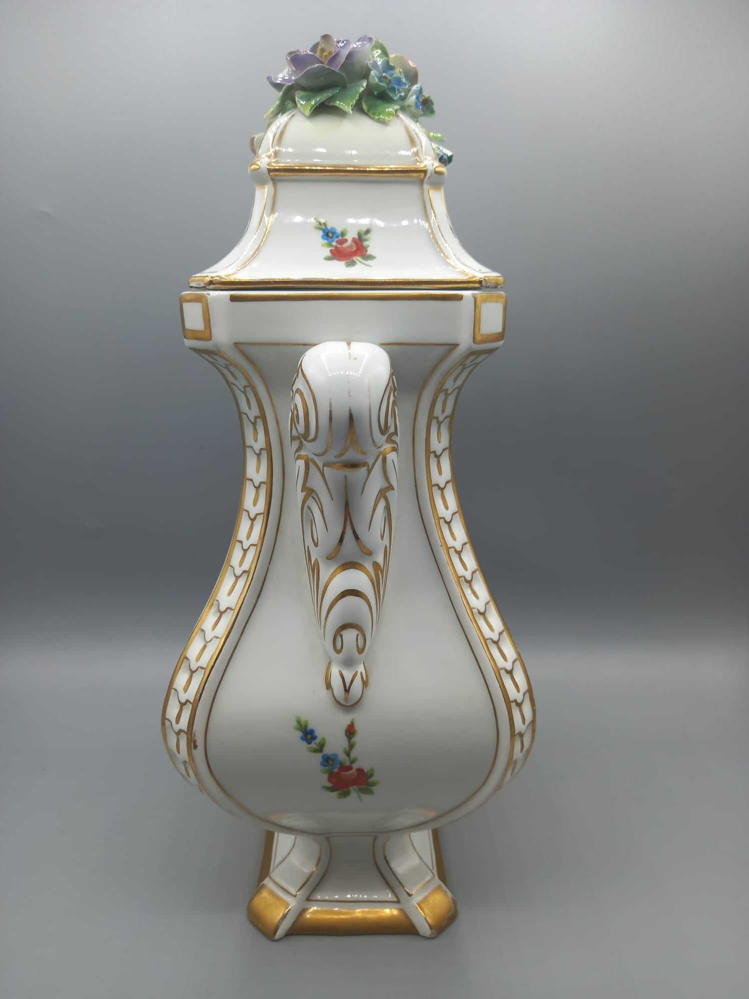 Jarron de porcelana pintado con detalle floral - Cositas Antiguas – La Guadaña, Anticuarios Online en Jerez , vender antigüedades, muebles antiguos