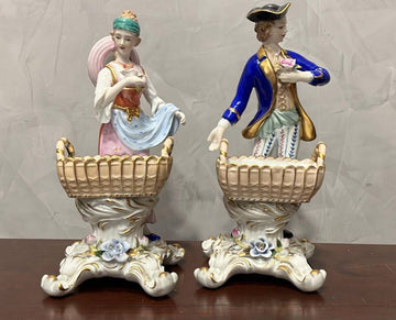 Figuras de porcelana Sèvres hombre y mujer recreación - Cositas Antiguas – La Guadaña, Anticuarios Online en Jerez , vender antigüedades, muebles antiguos
