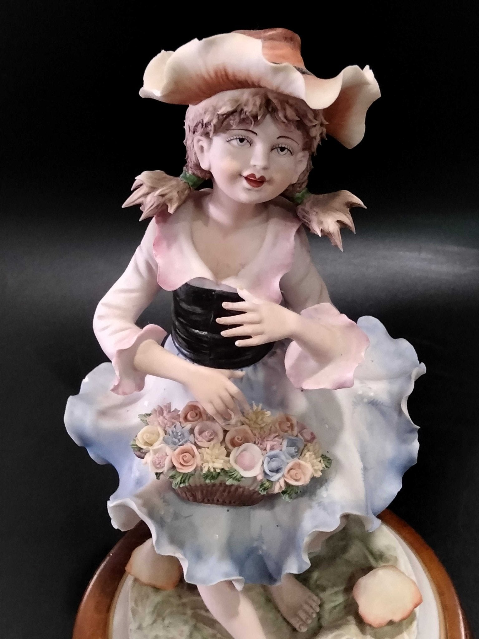 Figuras de porcelana fina marca Carlos | Niño y Niña - Cositas Antiguas – La Guadaña, Anticuarios Online en Jerez , vender antigüedades, muebles antiguos