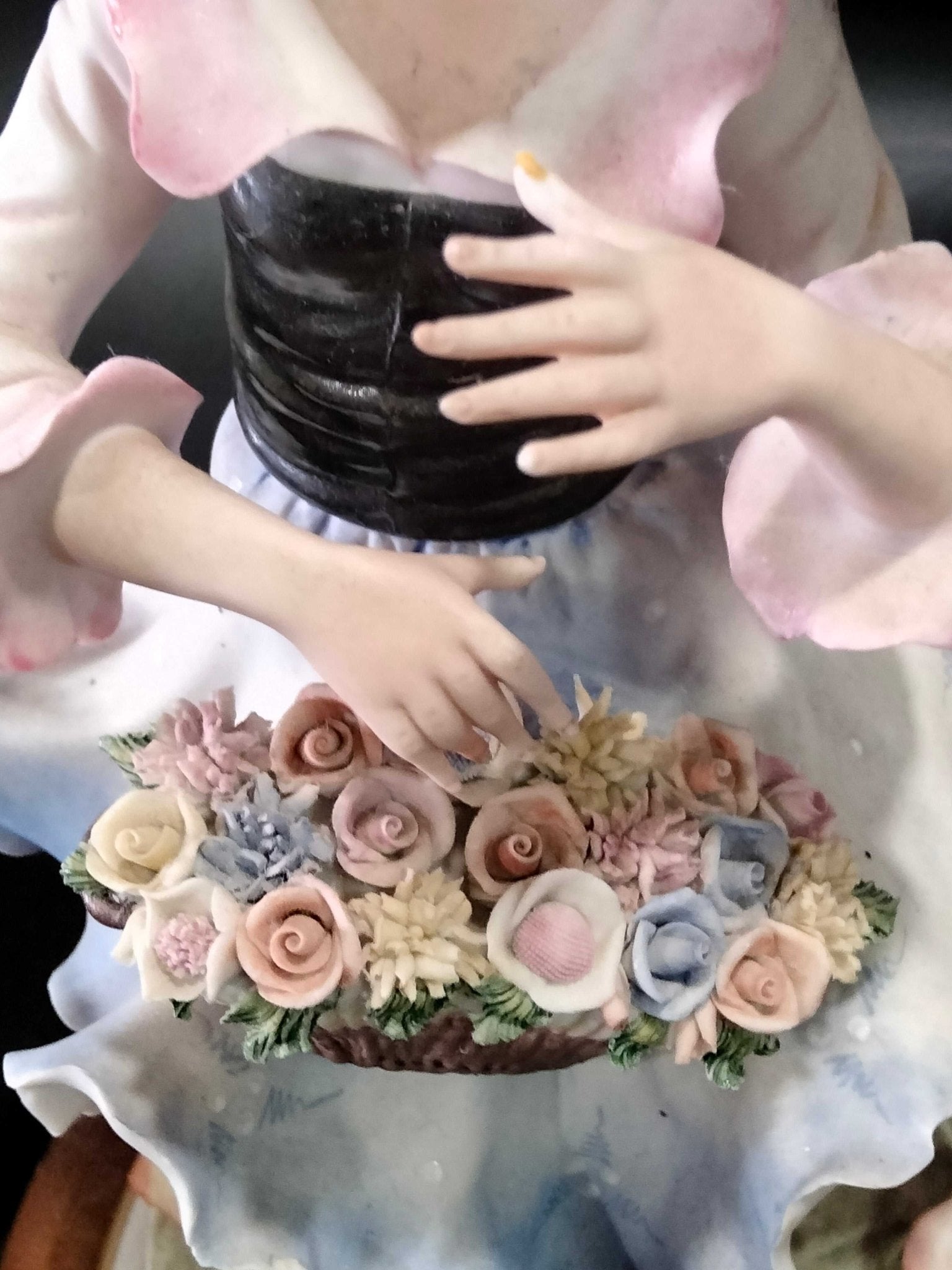 Figuras de porcelana fina marca Carlos | Niño y Niña - Cositas Antiguas – La Guadaña, Anticuarios Online en Jerez , vender antigüedades, muebles antiguos