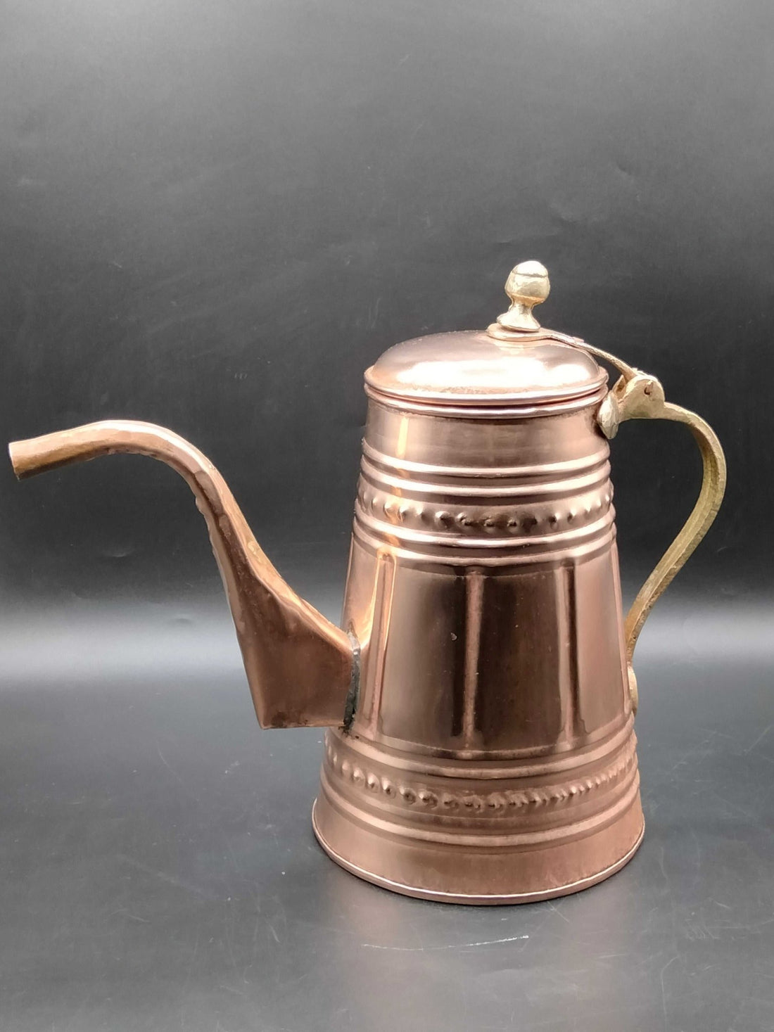Cafetera de cobre con mango metálico, decorada - Cositas Antiguas – La Guadaña, Anticuarios Online en Jerez , vender antigüedades, muebles antiguos