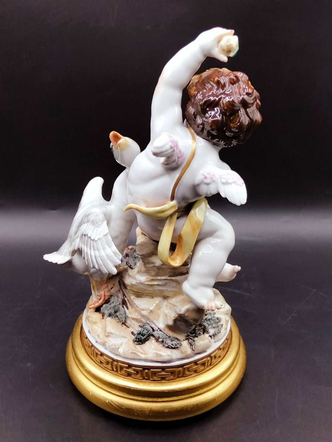 Figura de Ángel con Pato - Elegancia y Decoración Exclusiva - Cositas Antiguas – La Guadaña, Anticuarios Online en Jerez , vender antigüedades, muebles antiguos