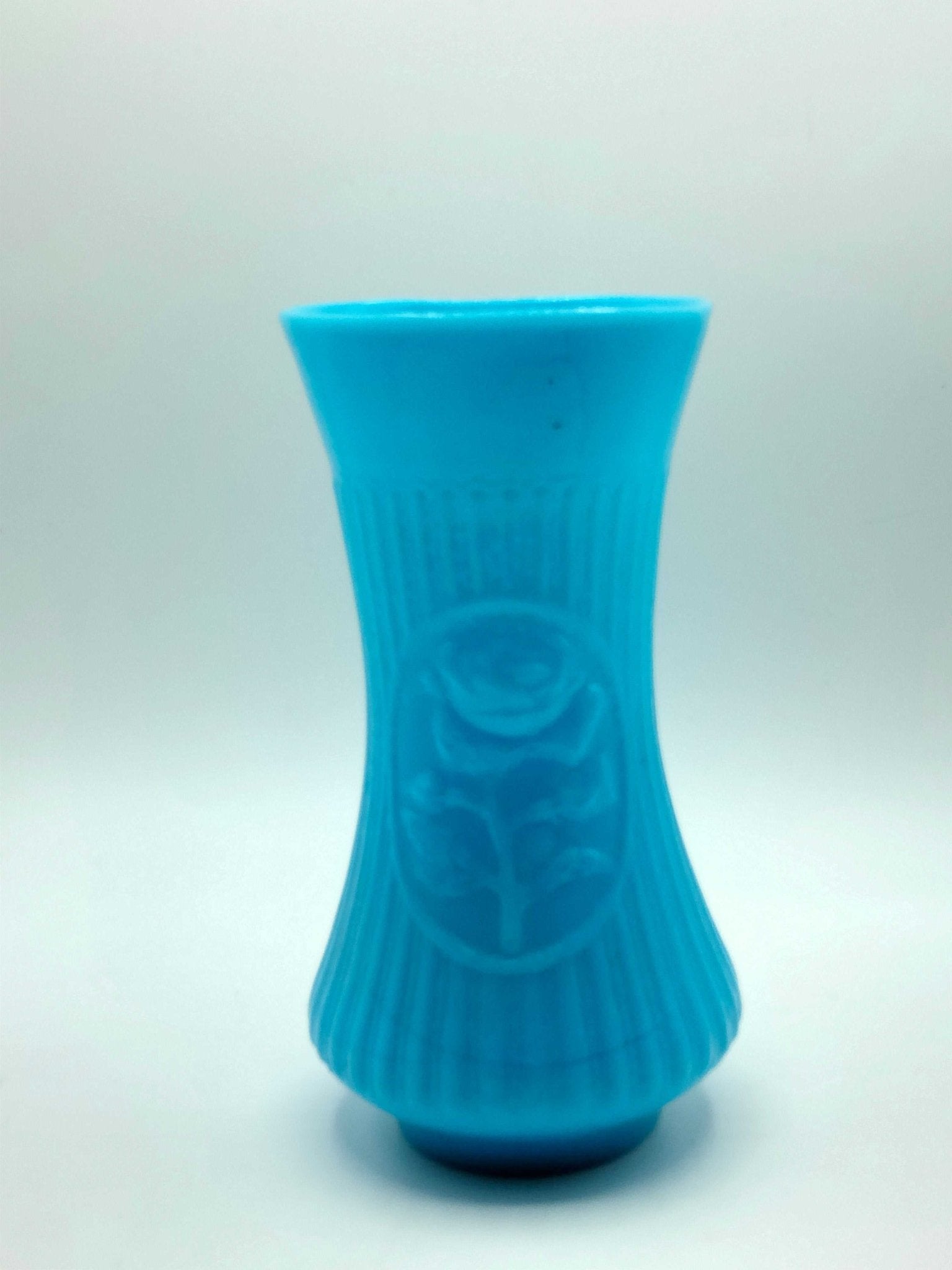 Florero de Opalina Azul con Rosa en Relieve - Cositas Antiguas – La Guadaña, Anticuarios Online en Jerez , vender antigüedades, muebles antiguos