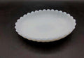 Bandeja ovalada de opalina blanca con borde dentado, pieza única - Cositas Antiguas – La Guadaña, Anticuarios Online en Jerez , vender antigüedades, muebles antiguos