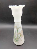 Florero de Opalina Blanca con Flores Pintadas - Cositas Antiguas – La Guadaña, Anticuarios Online en Jerez , vender antigüedades, muebles antiguos