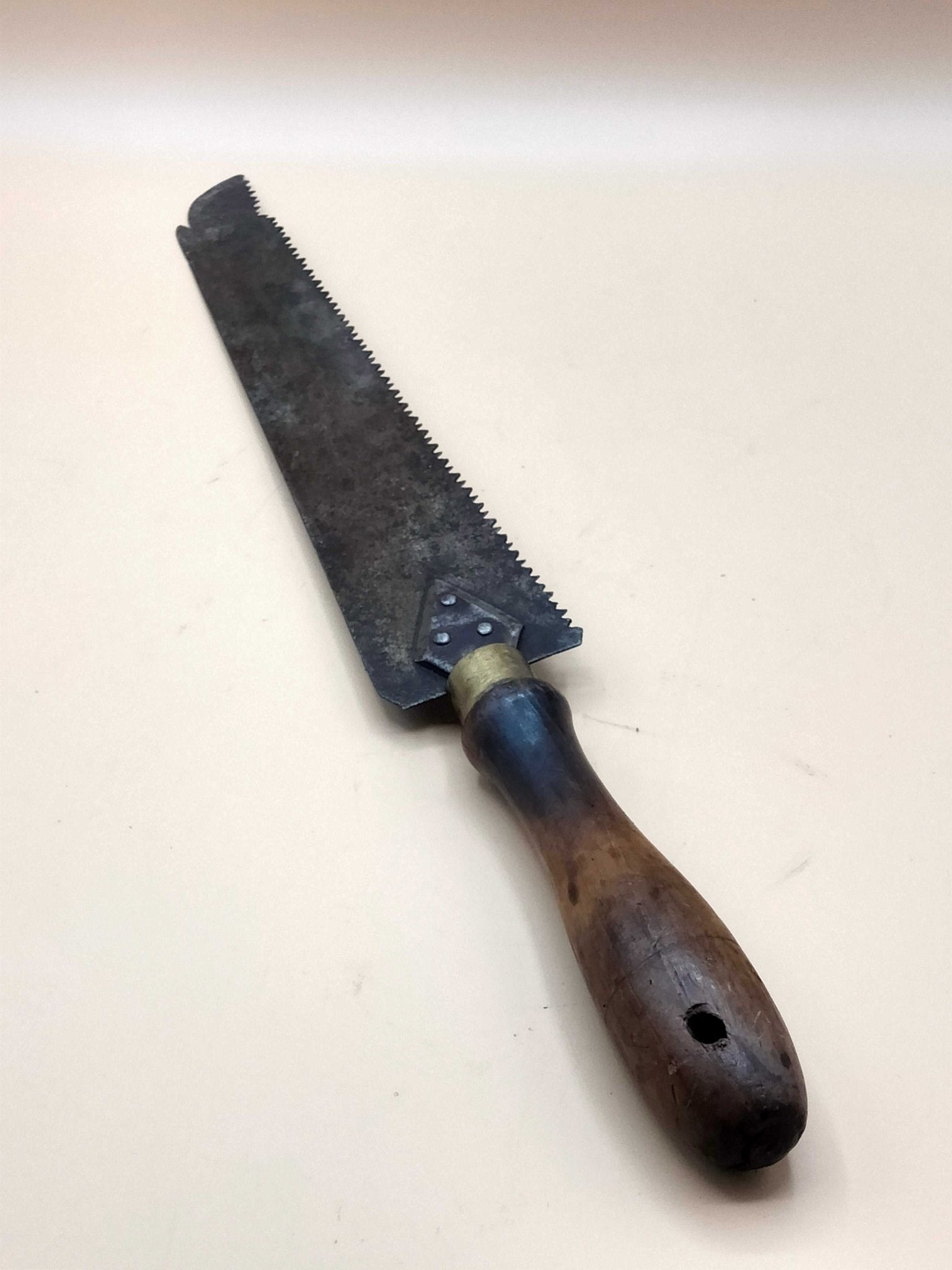 Sierra de Mano Antigua para Carpintería – Excelente Calidad - Cositas Antiguas – La Guadaña, Anticuarios Online en Jerez , vender antigüedades, muebles antiguos