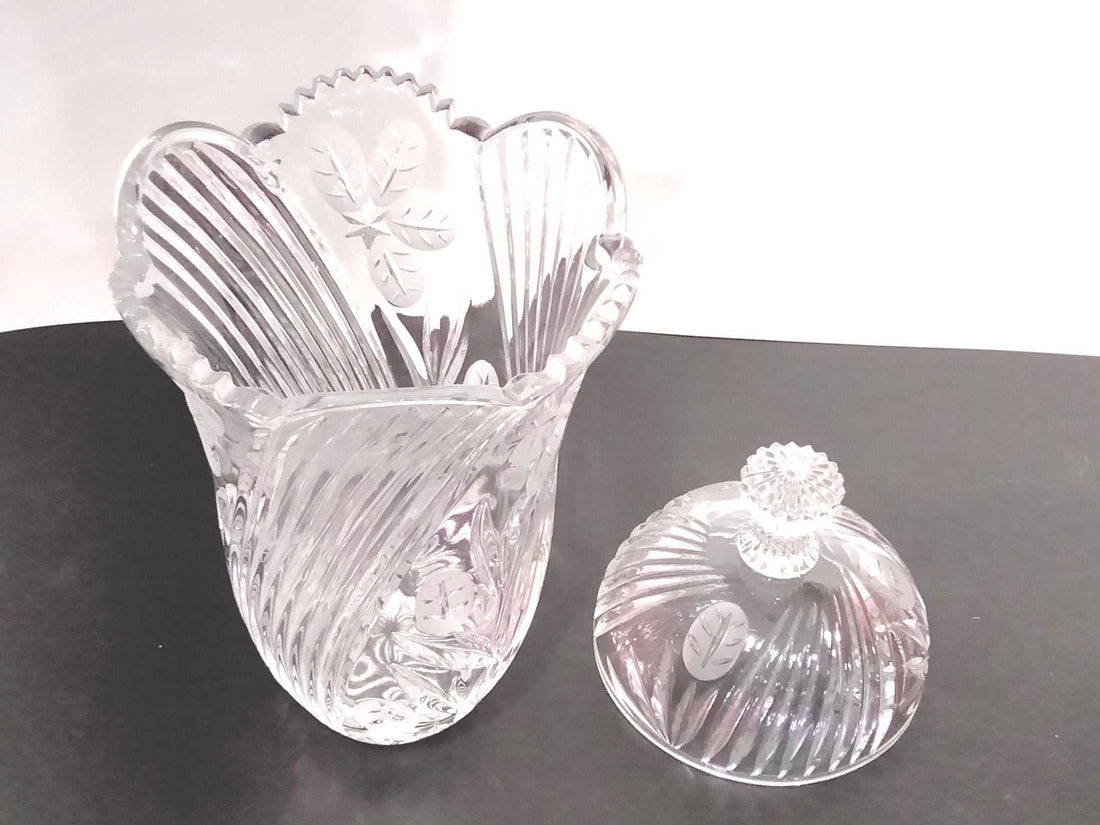 Bombonera de Cristal Tallado - Exclusiva para tu Hogar - Cositas Antiguas – La Guadaña, Anticuarios Online en Jerez , vender antigüedades, muebles antiguos