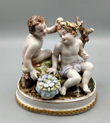 Figura de porcelana Hispania Manises | Niños jugando - Cositas Antiguas – La Guadaña, Anticuarios Online en Jerez , vender antigüedades, muebles antiguos