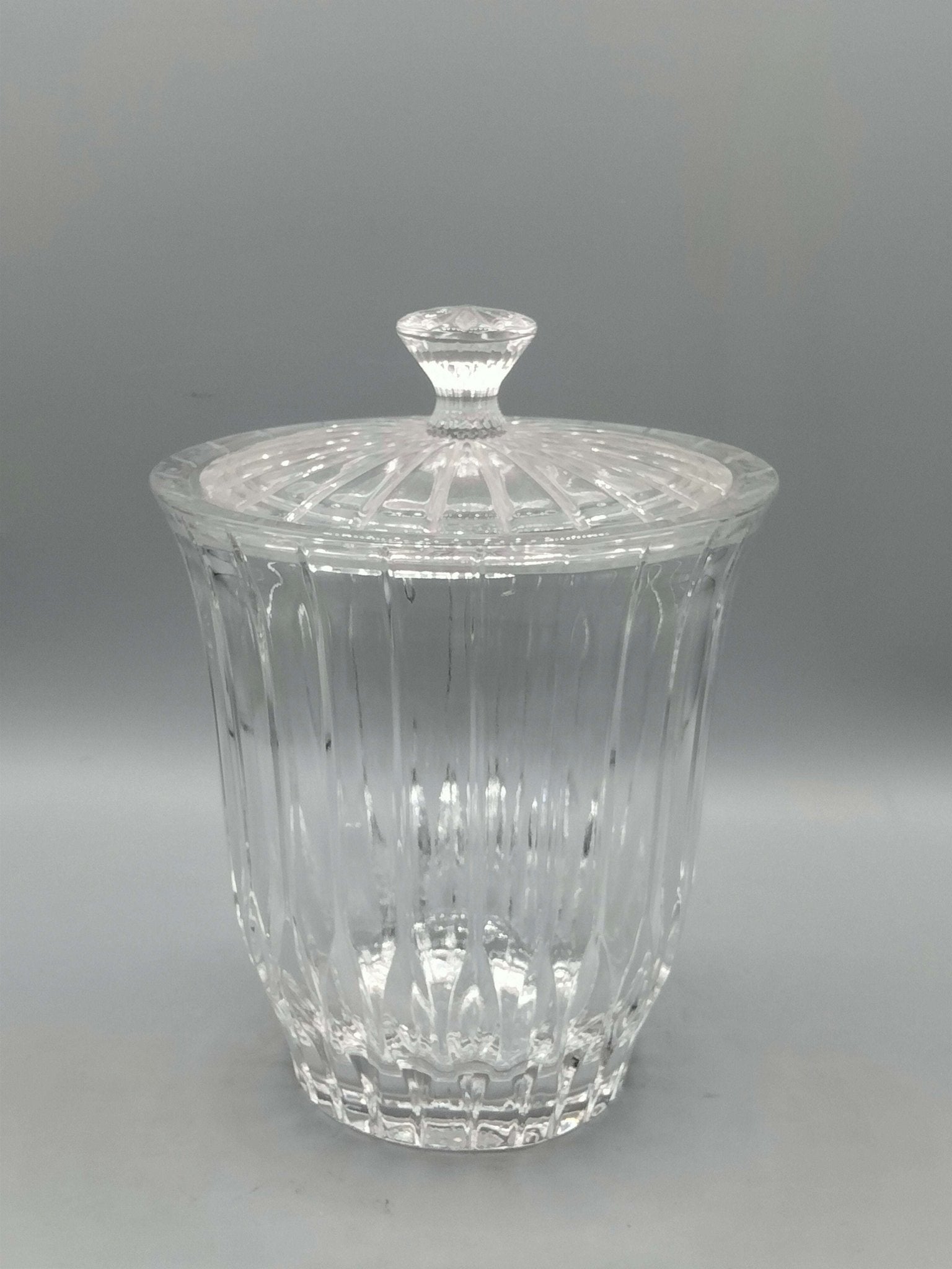 Bombonera de cristal antiguo, perfecta para decoración única - Cositas Antiguas – La Guadaña, Anticuarios Online en Jerez , vender antigüedades, muebles antiguos