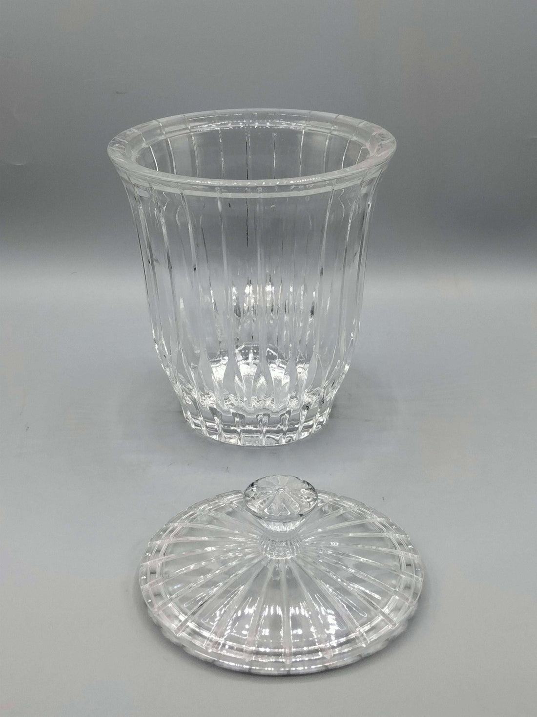 Bombonera de cristal antiguo, perfecta para decoración única - Cositas Antiguas – La Guadaña, Anticuarios Online en Jerez , vender antigüedades, muebles antiguos
