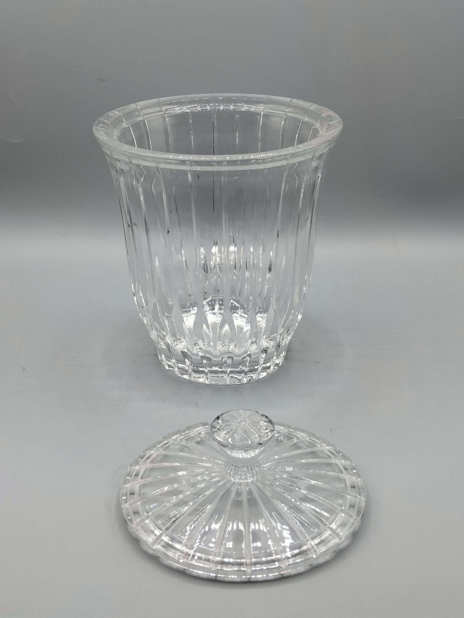 Bombonera de cristal antiguo, perfecta para decoración única - Cositas Antiguas – La Guadaña, Anticuarios Online en Jerez , vender antigüedades, muebles antiguos